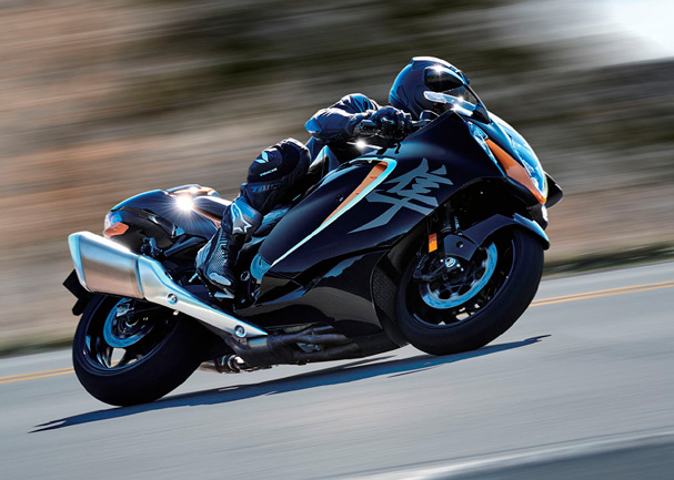 BRUTALIDADE SUAVE, CONTROLÁVEL E PREVISÍVEL. DESIGN ICÔNICO E AERODINÂMICA INCONFUNDÍVEL. A NOVA HAYABUSA, NA SUA MELHOR FORMA